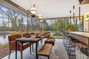 Stylish lakehouse in idyllic, private green scenery